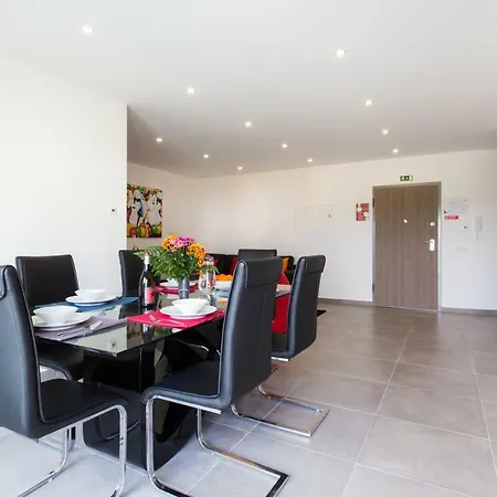 Vitamin Sea, The Lejlighed *